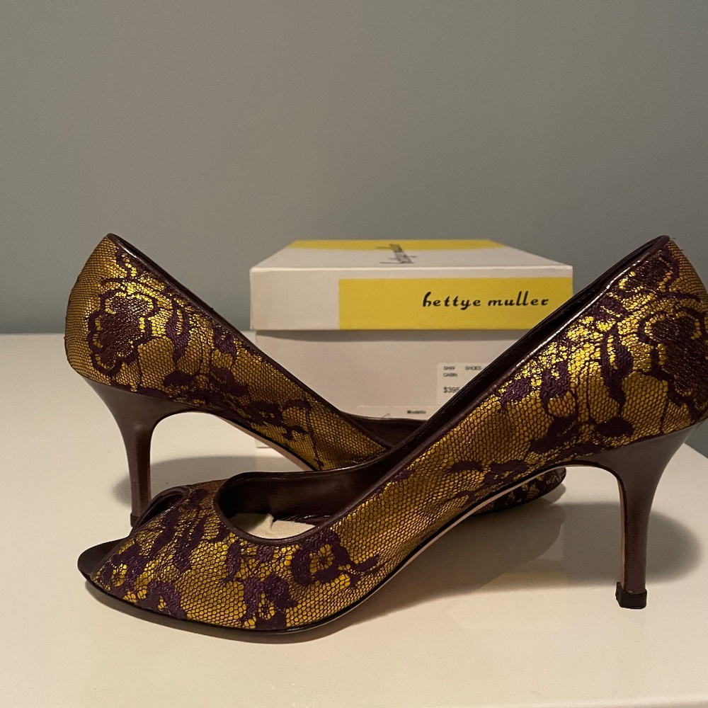 Bettye Muller gold metallic and purple high heel pumps with open toe size 38 1/2